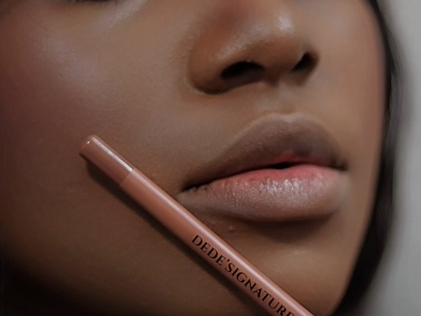 DUSK LIP LINER - Iron Velvet