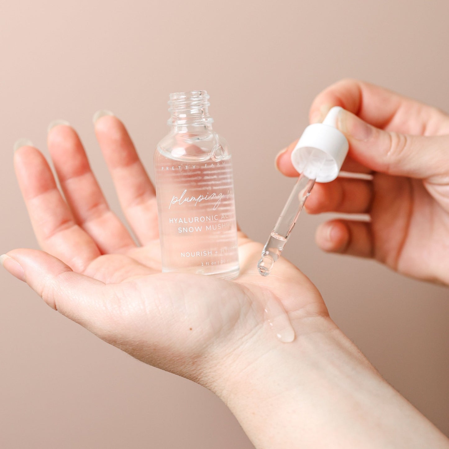 Hyaluronic Plumping Serum with Vitamin B5 + Snow Mushroom - Iron Velvet