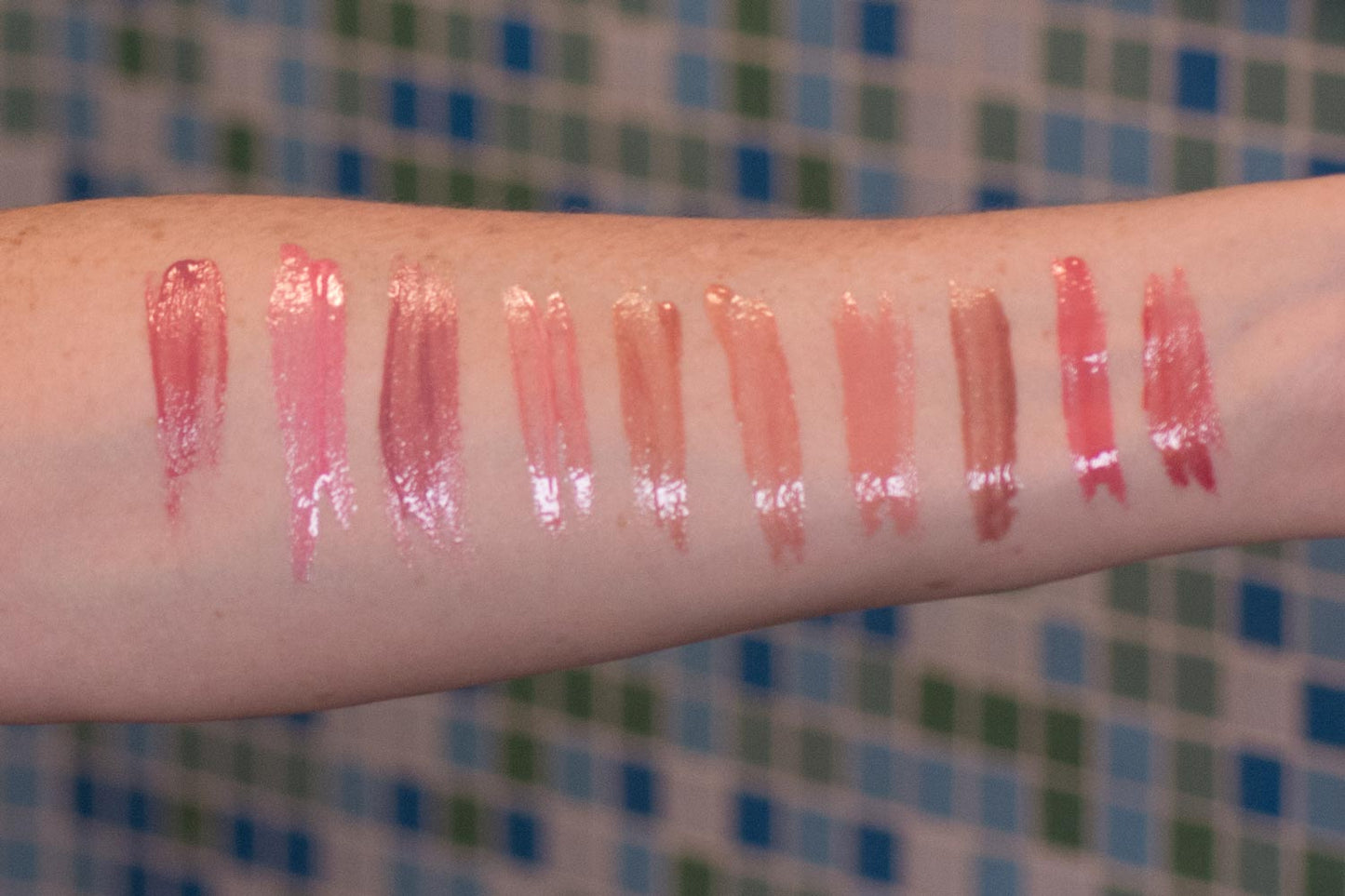Line Smoothing Lip Gloss | Paraben-free Plumping Gloss - Berry Chic - Iron Velvet